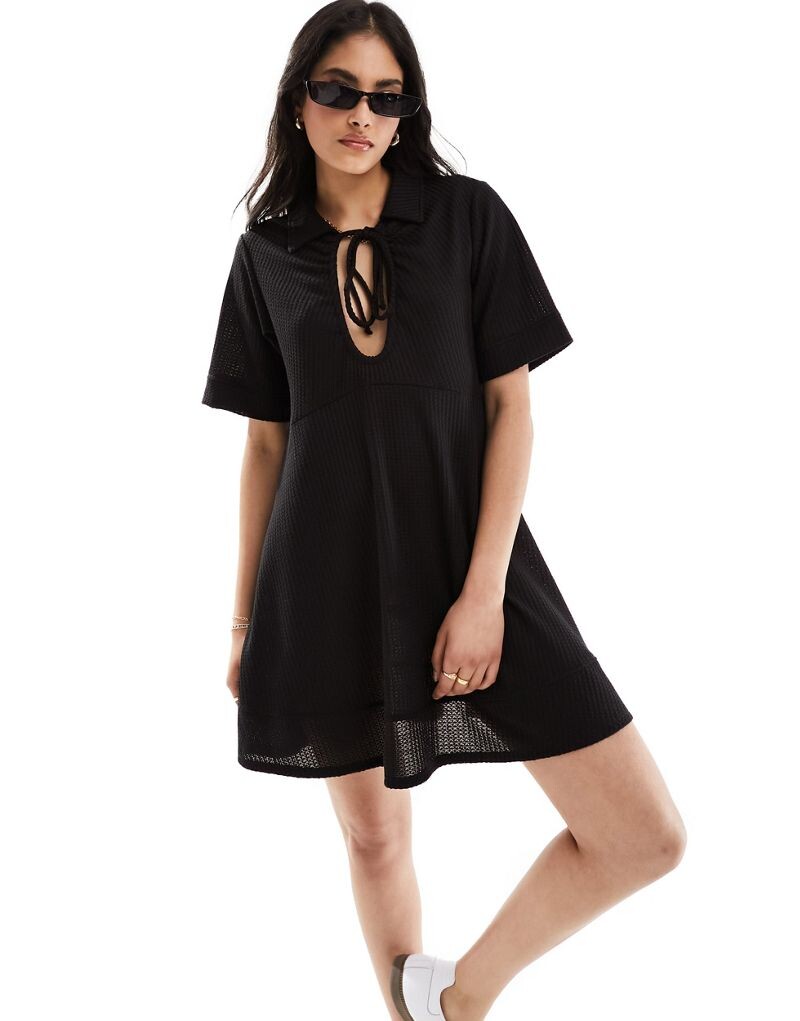 

Черное платье мини с вафельной завязкой спереди ASOS DESIGN