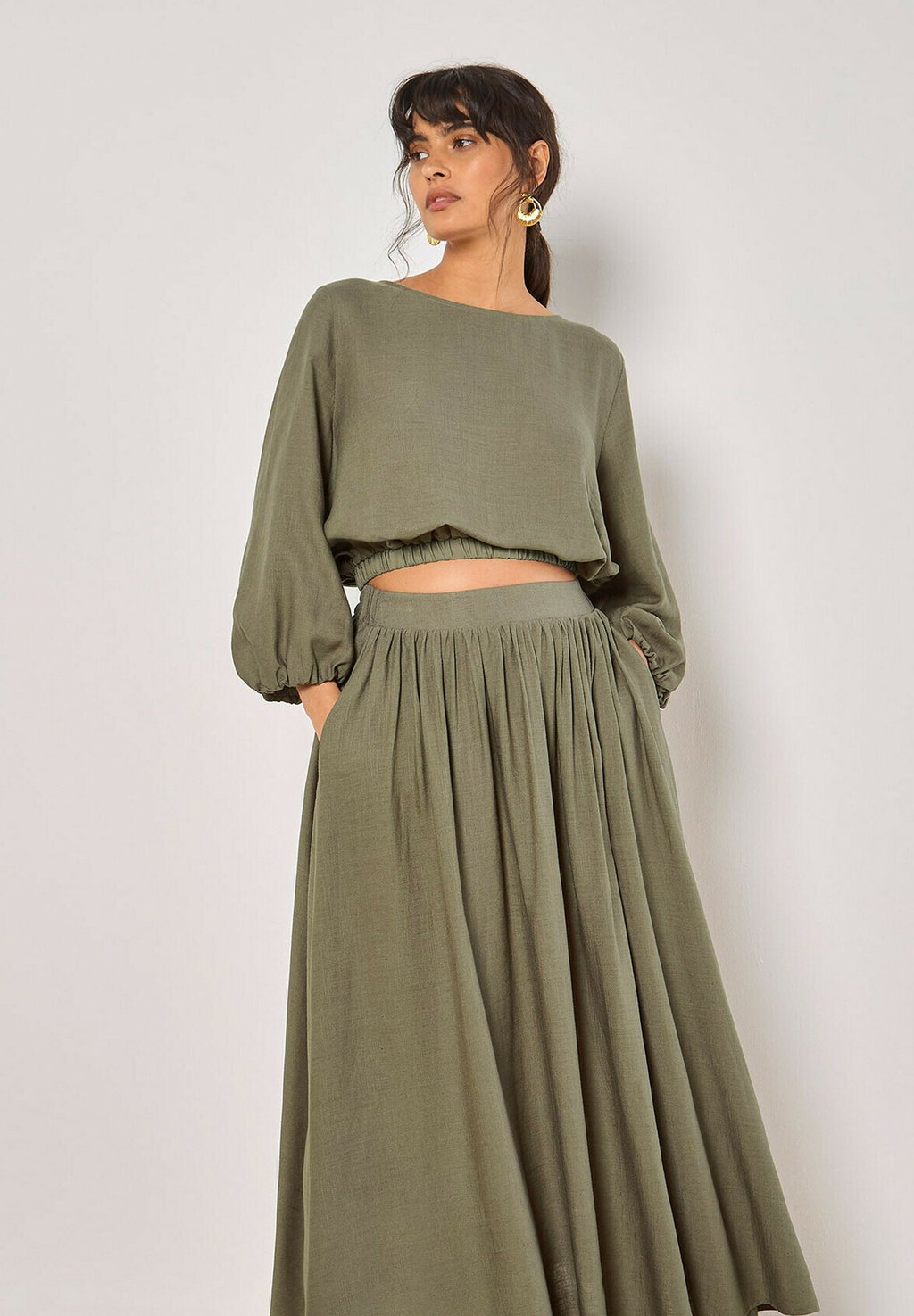 

Блуза BUBBLE SLEEVE CROPPED Apricot, хаки
