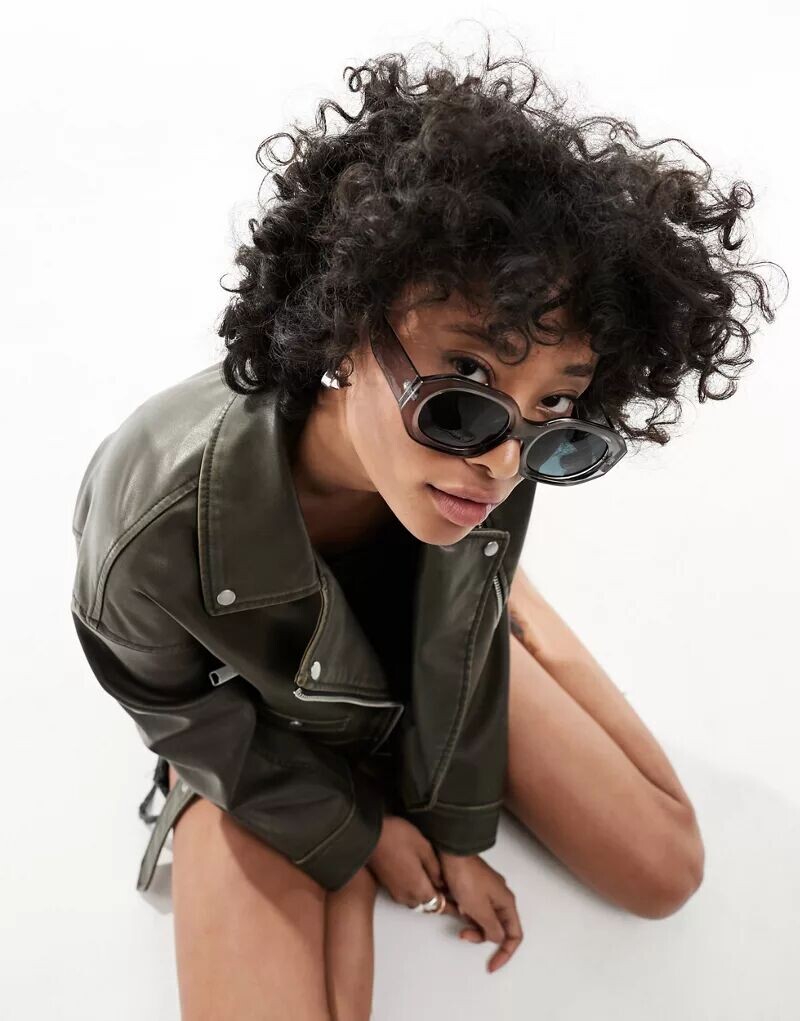 

Серые широкие солнцезащитные очки Jeepers Peepers