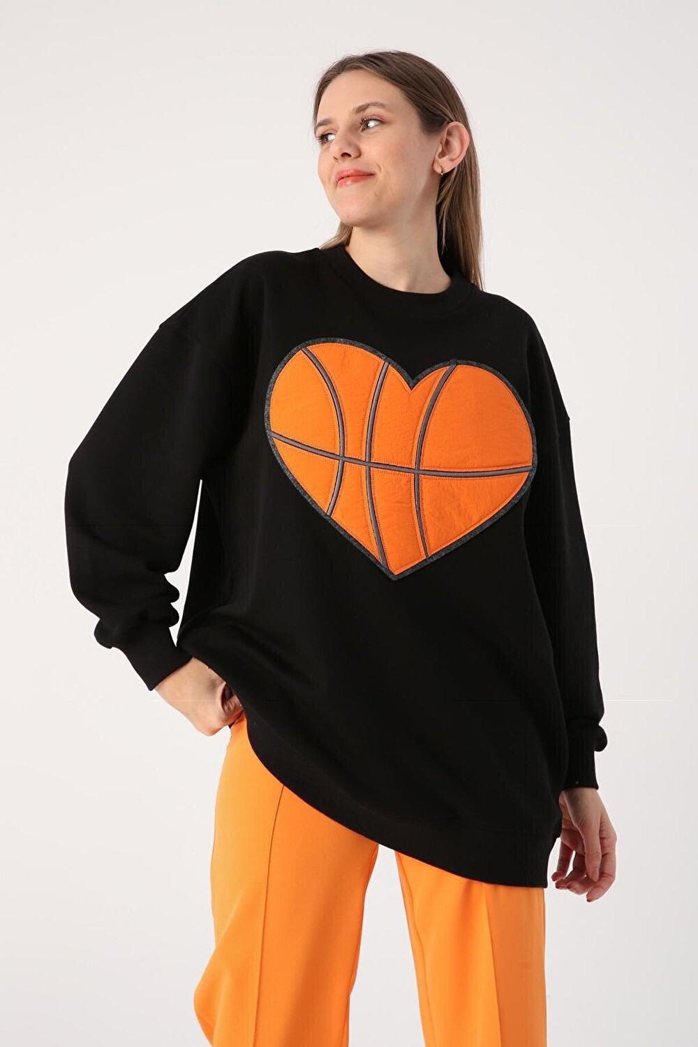 

Черная спортивная туника Oversize с вышивкой и аппликацией ALL DAY