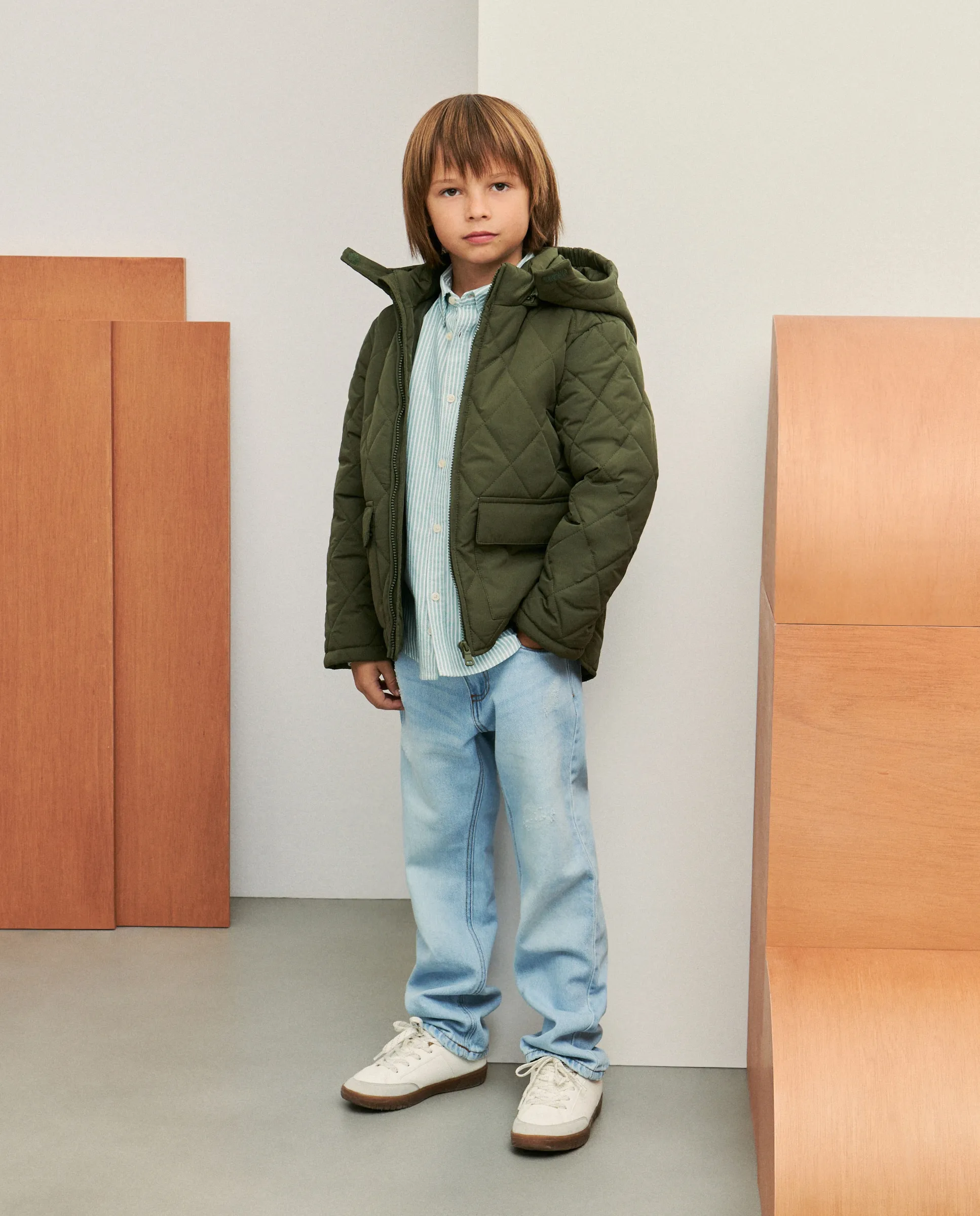

Детская легкая стеганая куртка однотонного цвета Kids El Corte Inglés, хаки