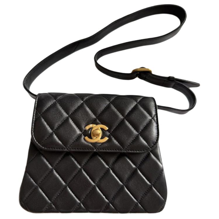 

CHANEL Миниатюрная квадратная сумка-клатч из овчины