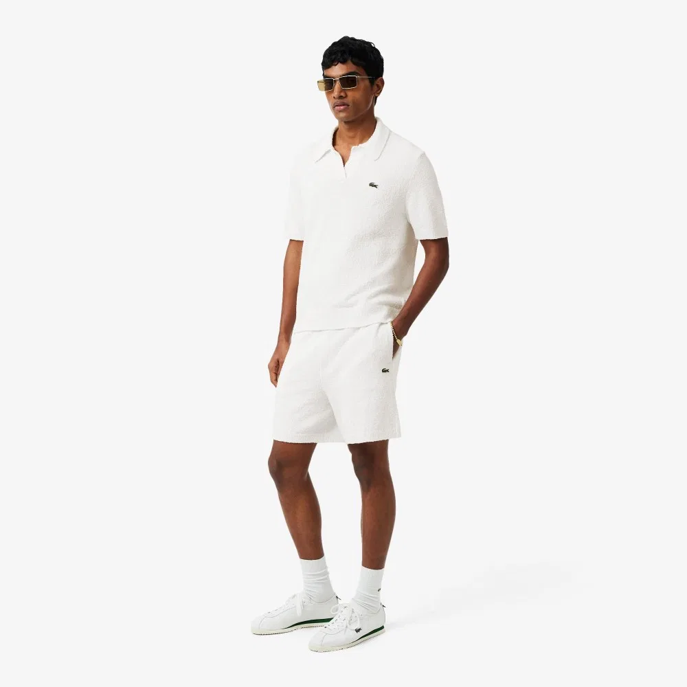 Мужские хлопковые шорты свободного кроя молочного цвета от Lacoste
