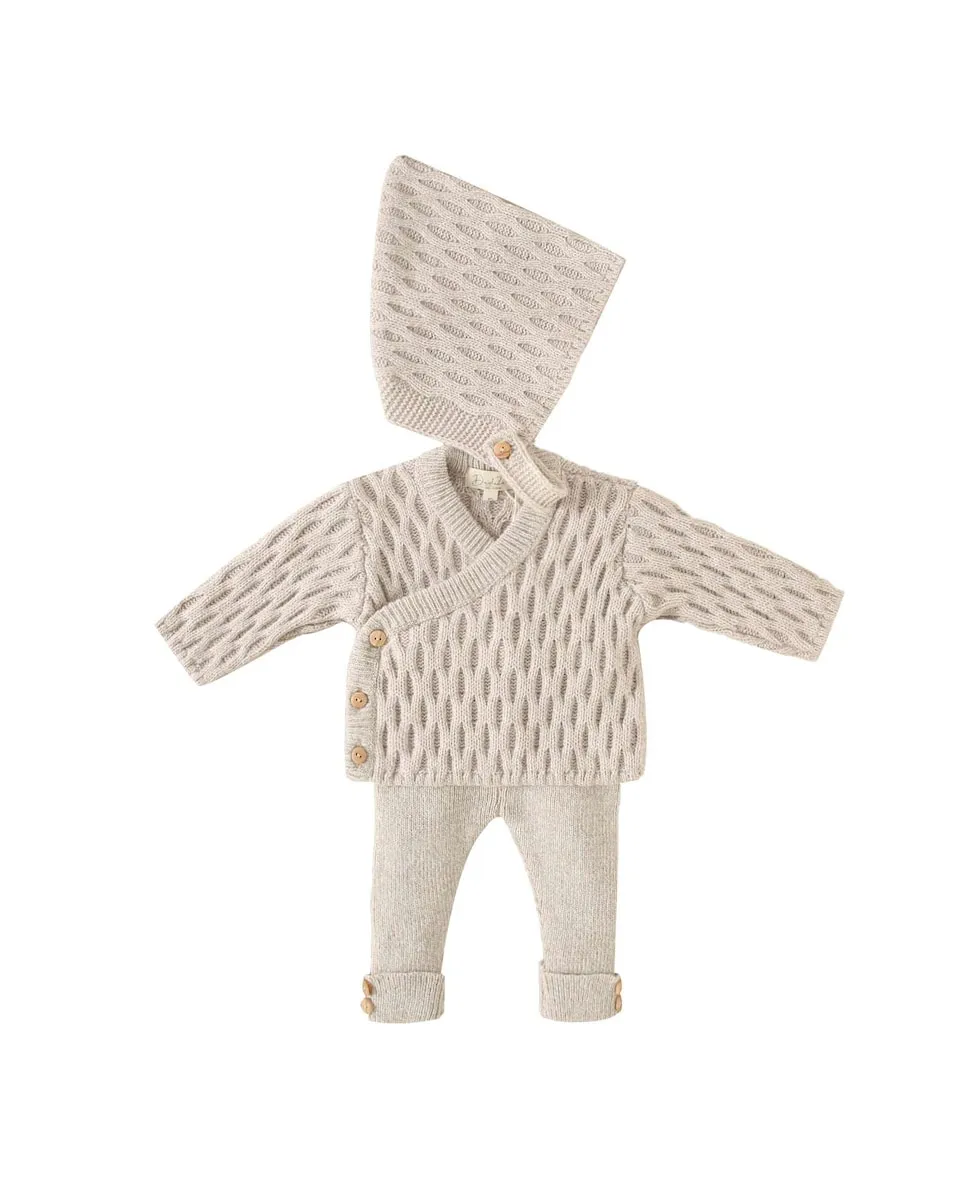 

Комплект для малыша из трикотажа с джемпером, лосинами и шапочкой бежевого цвета Dadati