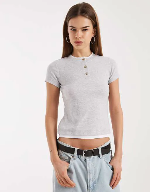 

Серый двухслойный верх с короткими рукавами и пуговицами ASOS DESIGN