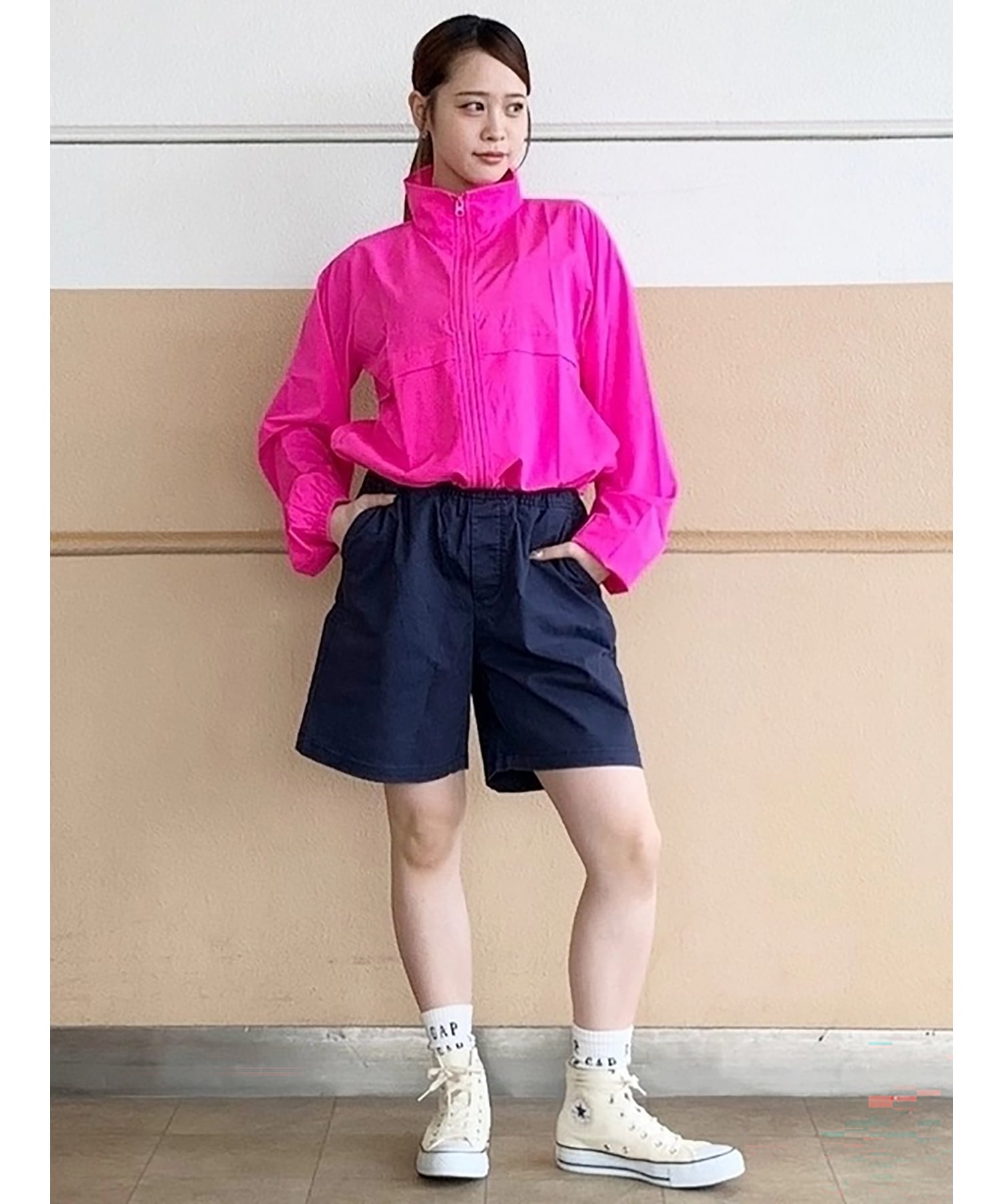 (W) Спортивная куртка GapFit Oversized Runaround GAP, STANDOUT_PINK — фото 2
