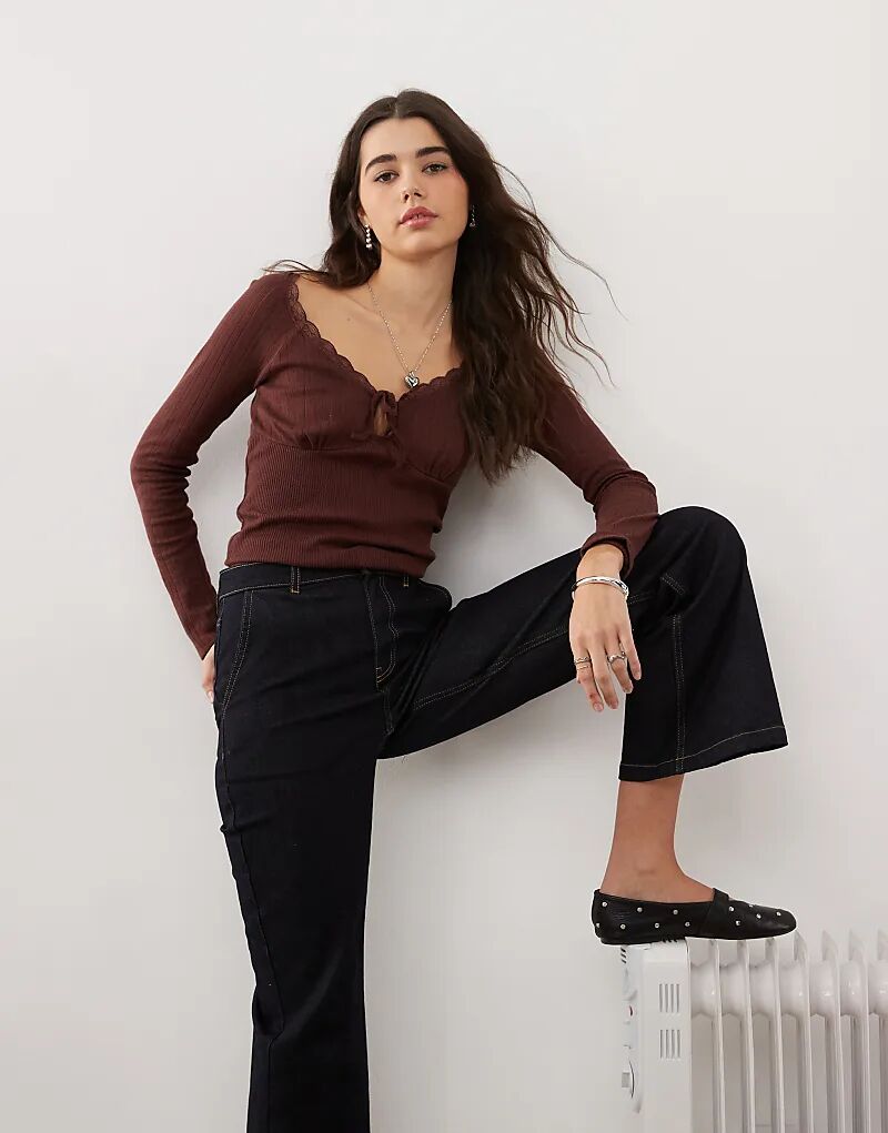 

Топ с длинными рукавами и завязкой спереди в шоколадном цвете Miss Selfridge