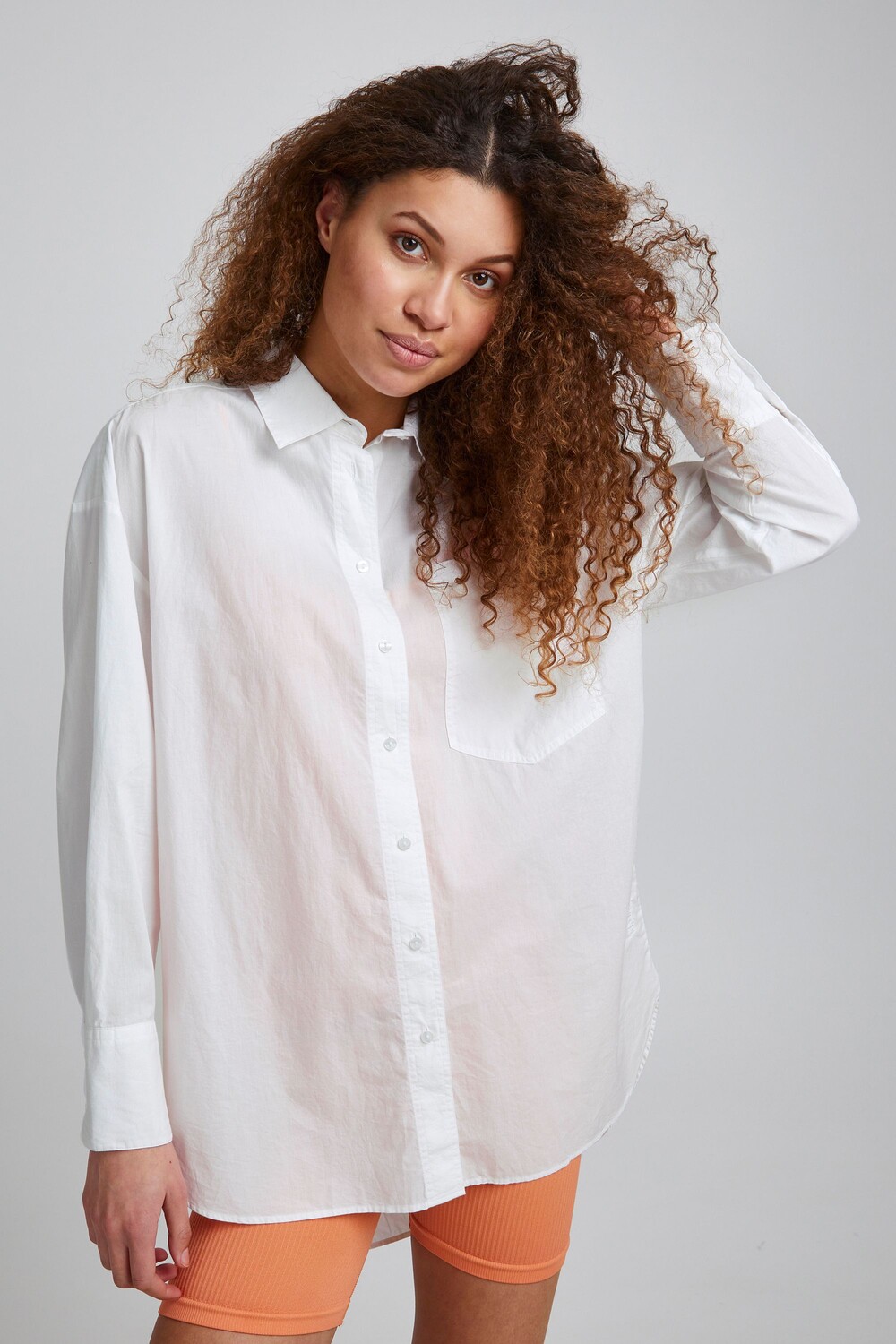 

Блуза TheJoggConcept. Langarm JCHELENA SHIRT, белый