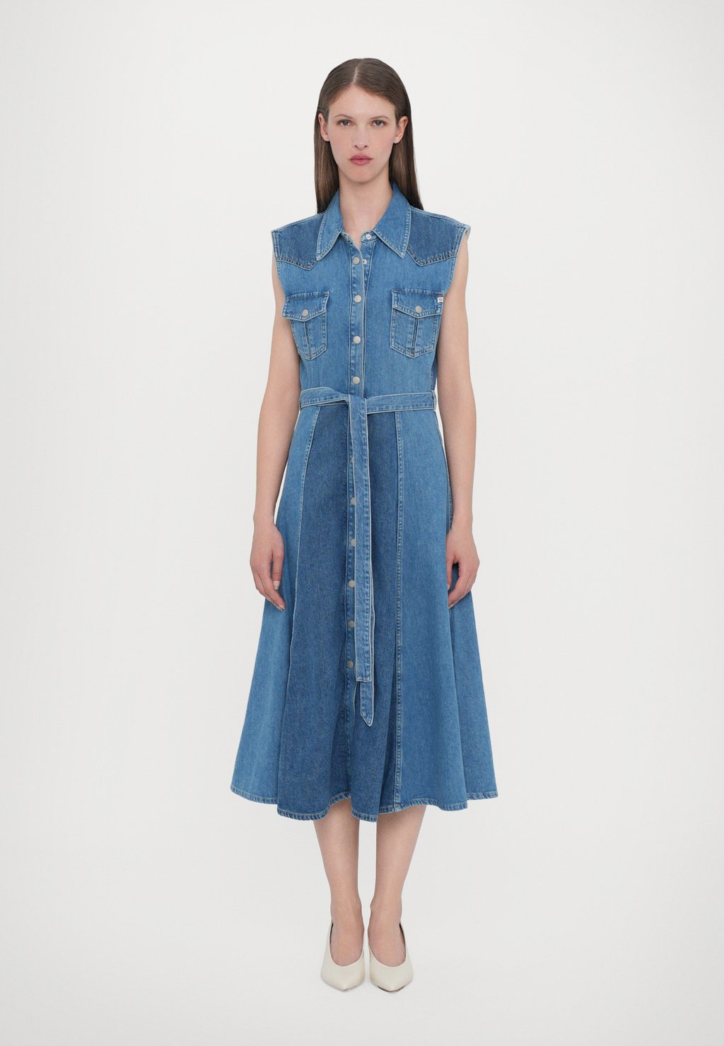 

Джинсовое платье MARTIGUES PATCHED SLEEVELESS DRESS - Shirt dress AG Jeans, цвет Blue Denim
