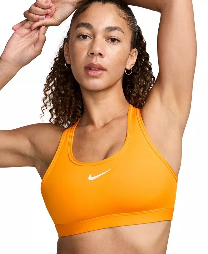 

Женский спортивный бюстгальтер средней ударопрочности с подбивкой Swoosh Nike, золото