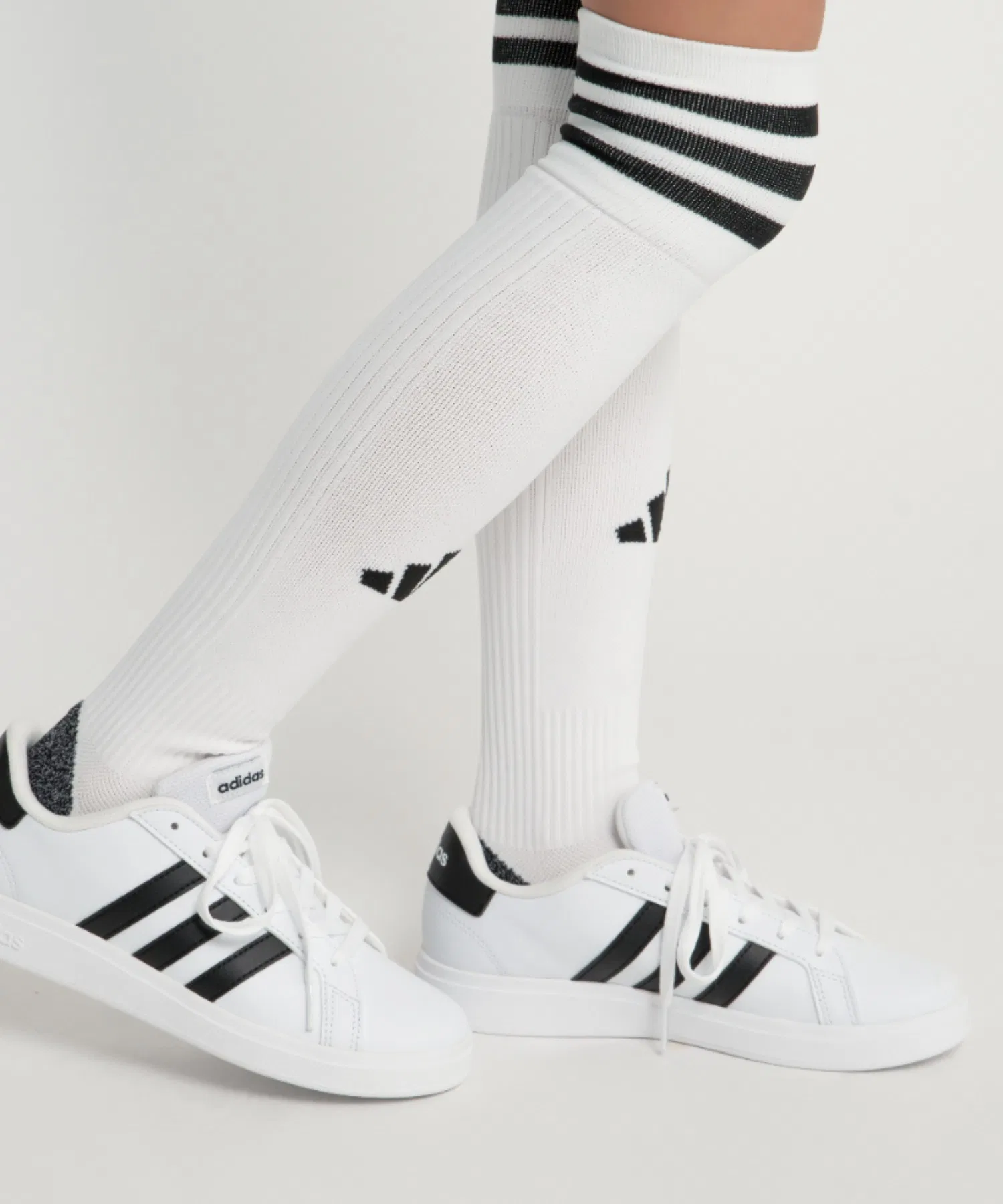 Детские кроссовки adidas GRAND COURT 2.0 K белые с чёрным