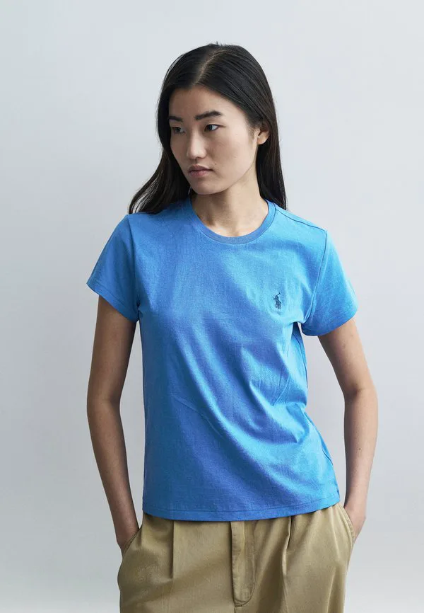 

Классическая футболка из хлопкового трикотажа с круглым вырезом, базовая футболка. Polo Ralph Lauren, Indigo Sky, Фиолетовый, Классическая футболка из хлопкового трикотажа с круглым вырезом, базовая футболка. Polo Ralph Lauren, Indigo Sky