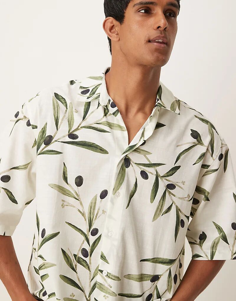 

Рубашка свободного кроя ASOS DESIGN с принтом листьев в белом и зеленом цветах