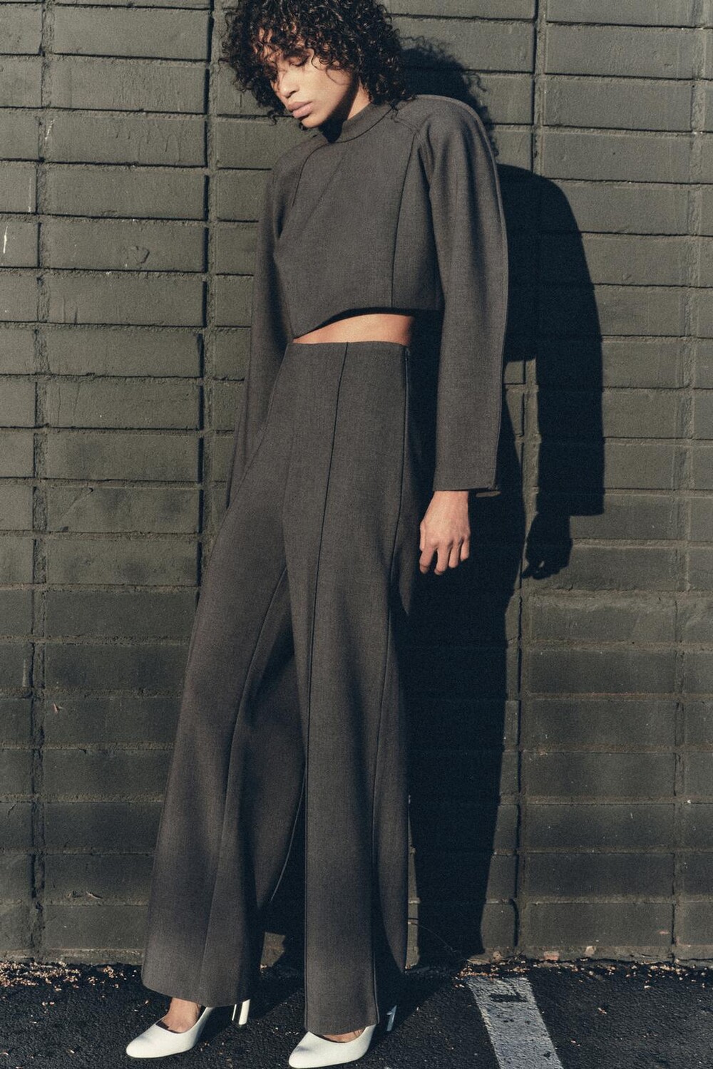 

Брюки прямого кроя с высокой талией ZARA, цвет frosted gray