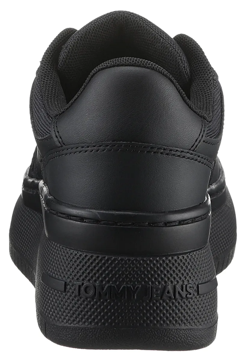 Кроссовки на платформе Tommy Jeans "TJW RETRO BASKET FLATFORM ESS", с надписью логотипа на подошве, повседневная обувь, полуботинки, туфли на шнуровке, черный — фото 2