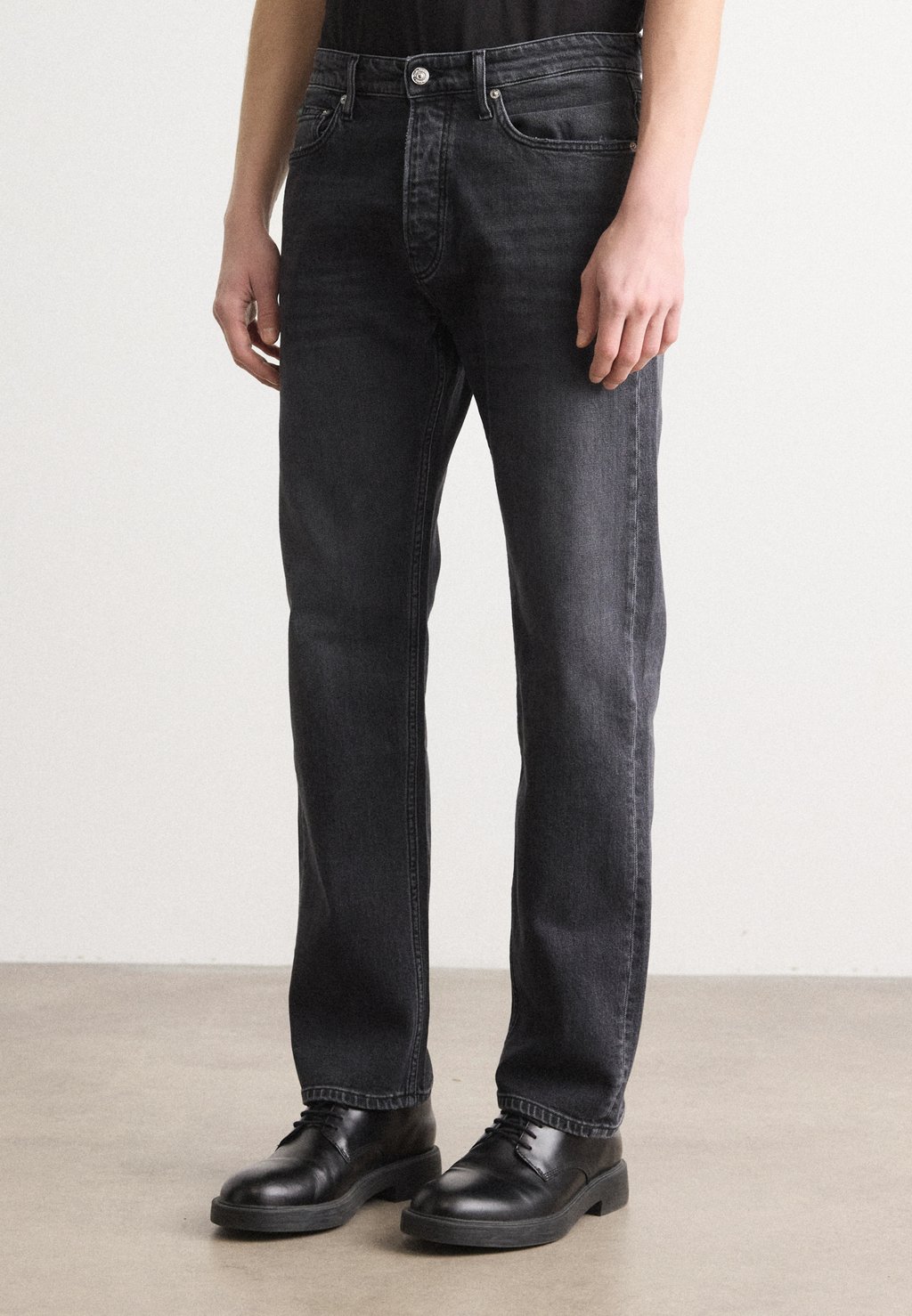 

Джинсы STANDARD STRAIGHT Calvin Klein Jeans, черный деним
