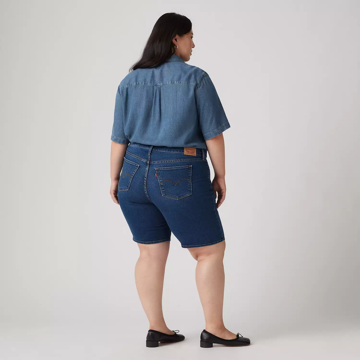 Женские шорты-бермуды Shaping (размер Plus) Levi's, цвет Clever Girl - Dark Wash — фото 4