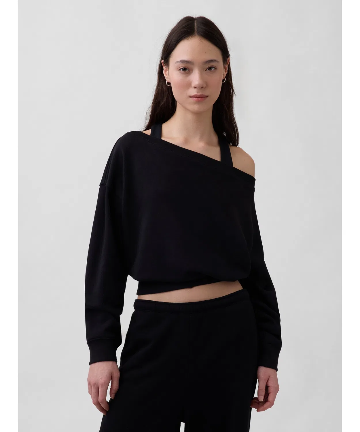 Свитшот оверсайз Gap Premium Soft French Terry с открытым вырезом, укороченный, черный