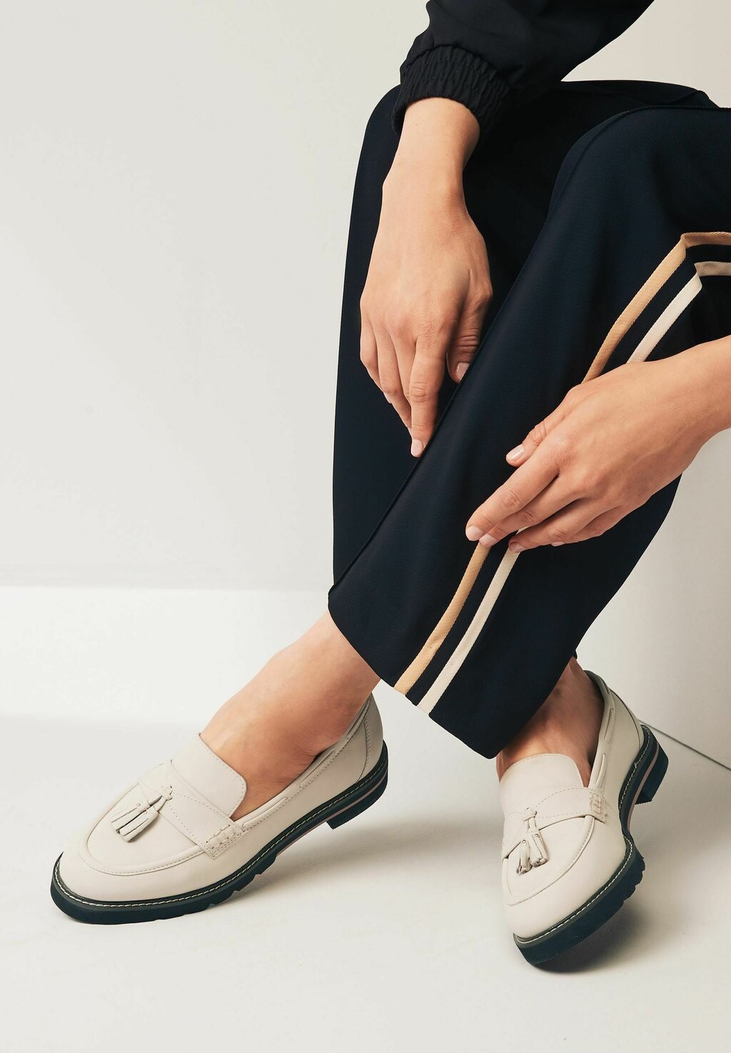 

Слипоны Forever Comfortâ Tassel Loafers Next, белый