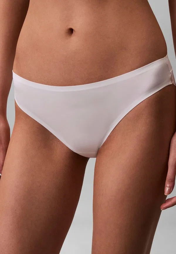 Идеально сидящие трусы Calvin Klein, White — фото 4