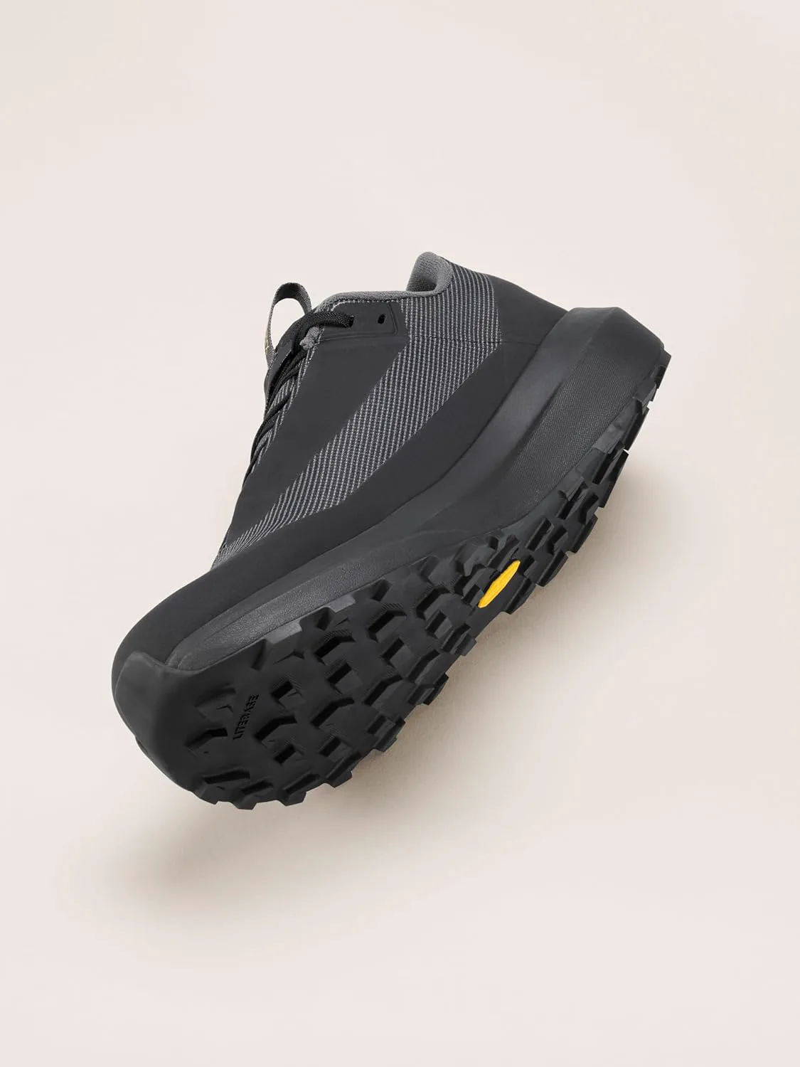 Мужские кроссовки Arc'teryx Norvan LD 4 GTX - Водонепроницаемые для трейлраннинга, предназначены для длительных пробежек в горах, черный — фото 2