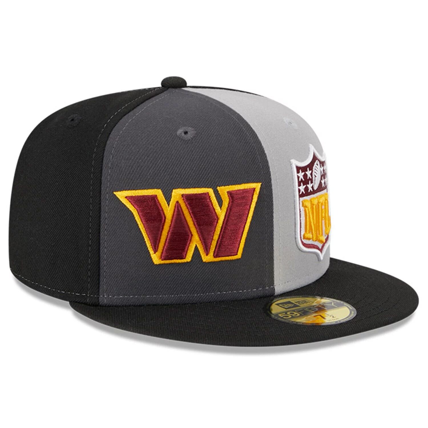 

Мужская приталенная кепка New Era серая/черная Washington Commanders 2023 Sideline 59FIFTY