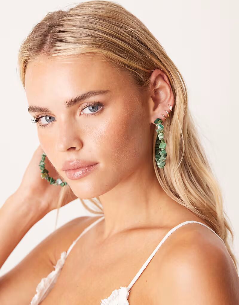 

Большие серьги-кольца с зеленой искусственной крошкой Asos Design
