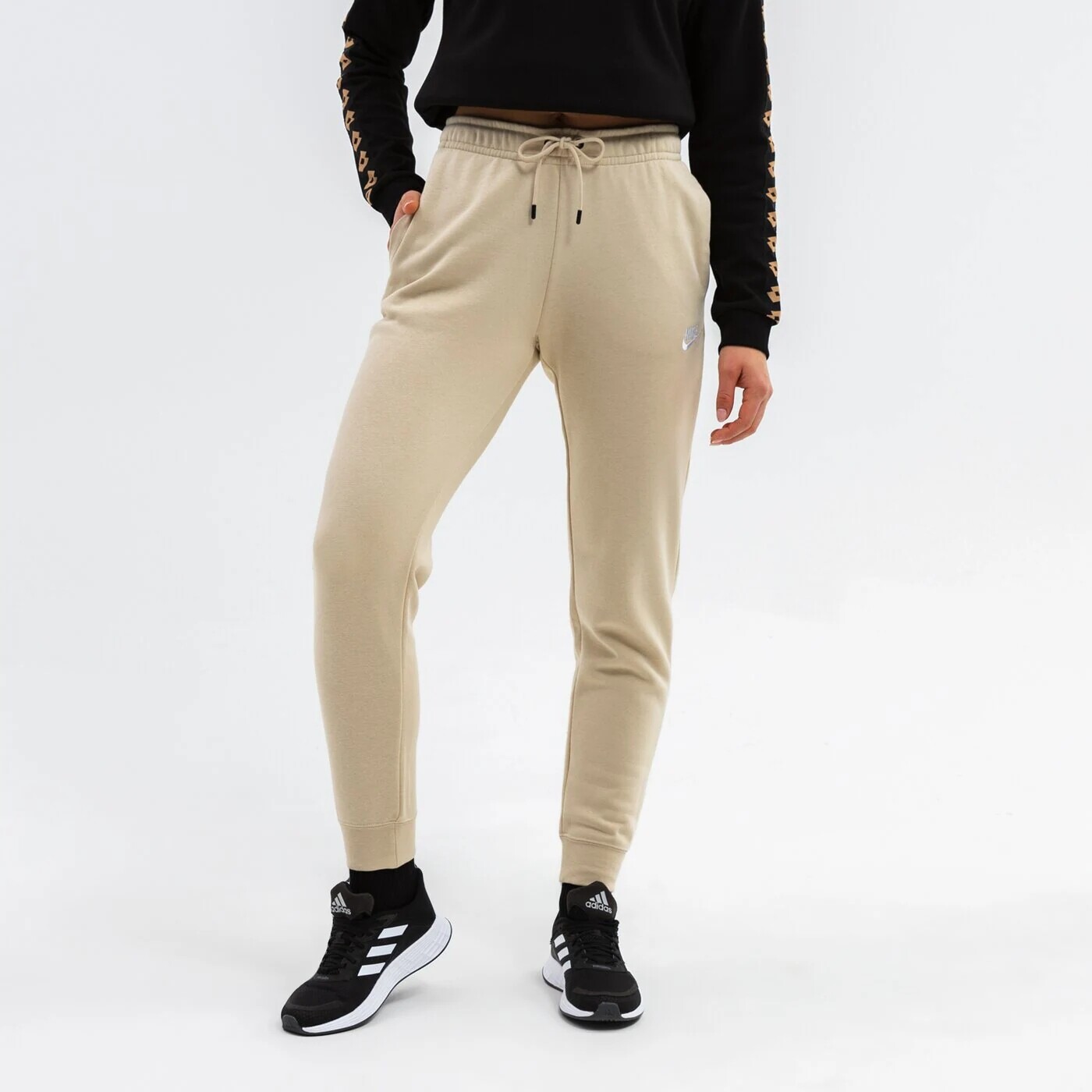 

Брюки Nike SportWear Essential, бежевый