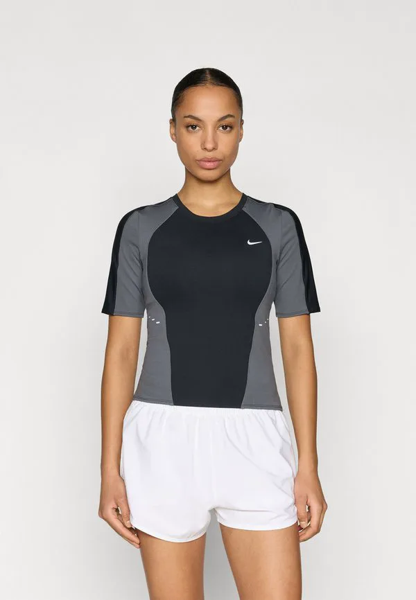

Спортивная футболка swift top Nike Performance, Black/Iron Grey/Reflective Silver-Coloured, Черный, Спортивная футболка swift top Nike Performance, Black/Iron Grey/Reflective Silver-Coloured