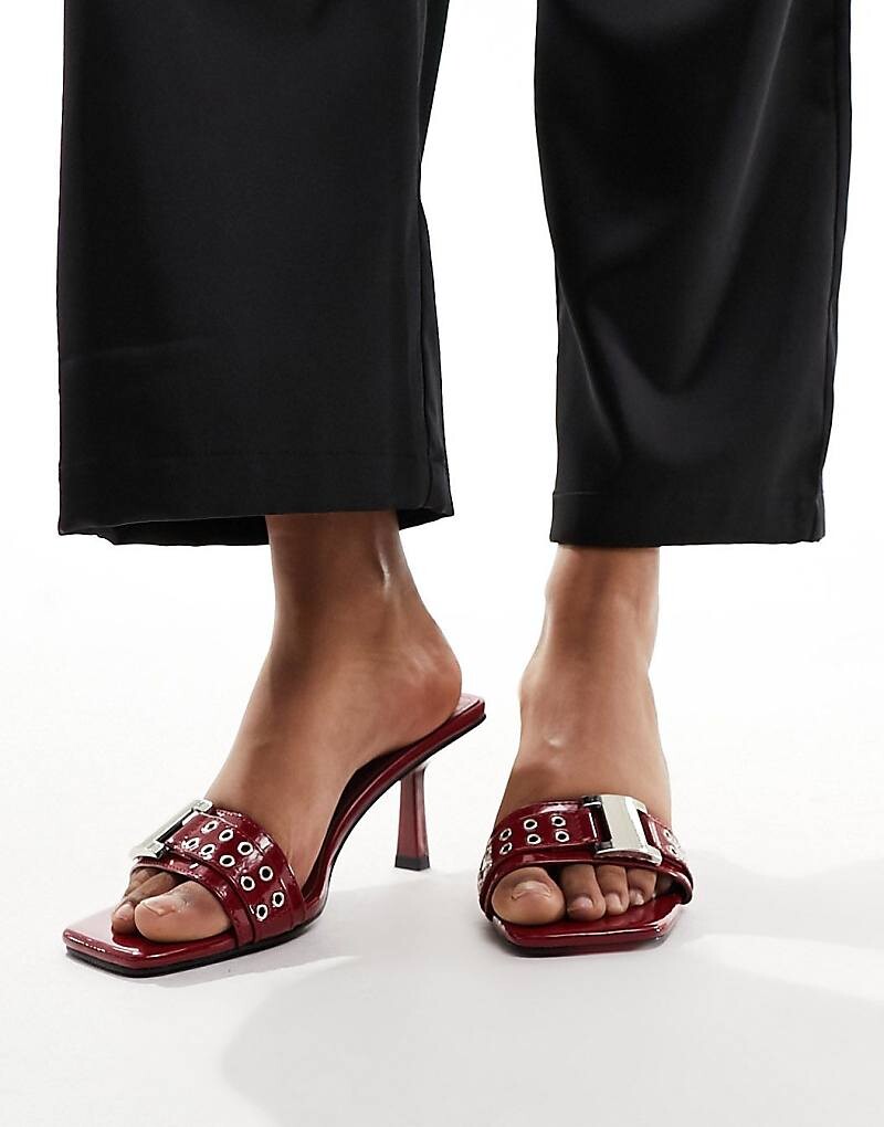

SIMMI London Wide Fit - Bexley - Мюли красного цвета на среднем каблуке с ремешком с петелькой и пряжкой
