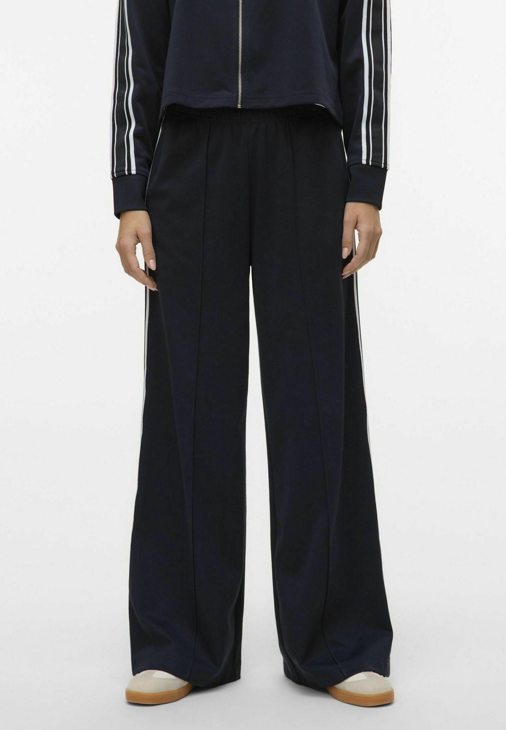 

Спортивные брюки MITTLERE TAILLE Vero Moda, темно-синий