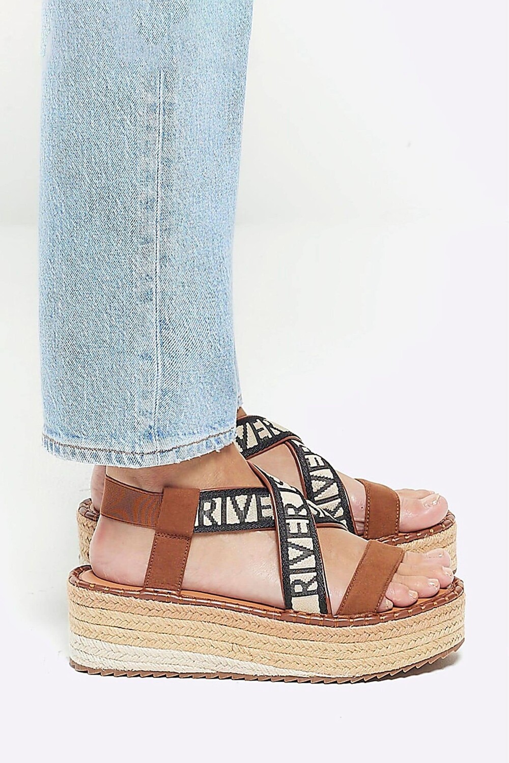 

Эспадрильи со скрещенными бретелями River Island, коричневый
