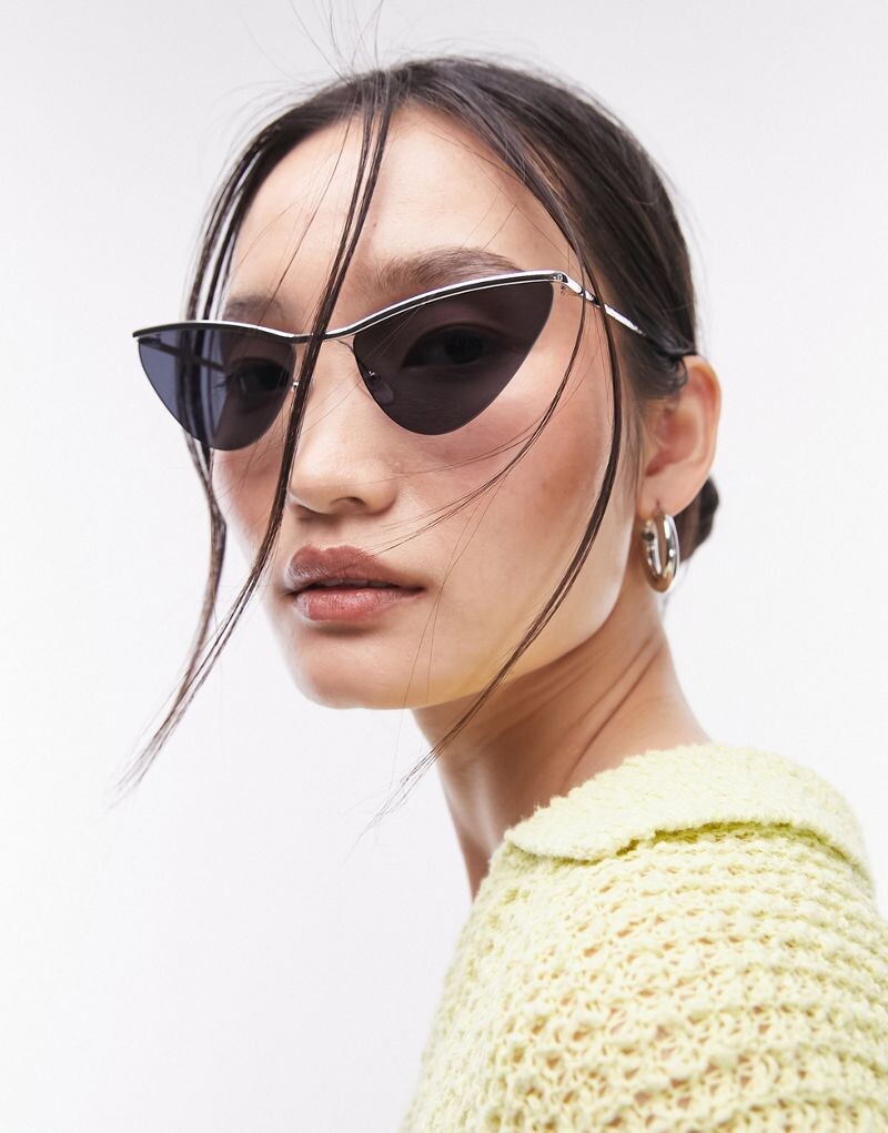 

Серебристые солнцезащитные очки с угловым козырьком Topshop Aster