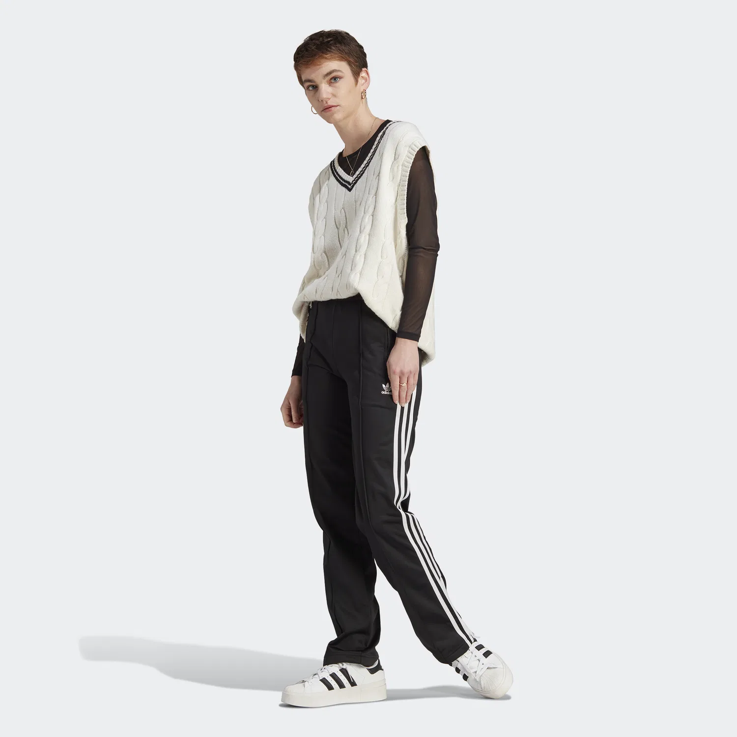 Женские классические спортивные брюки Firebird Adicolor, чёрные, от Adidas — фото 3