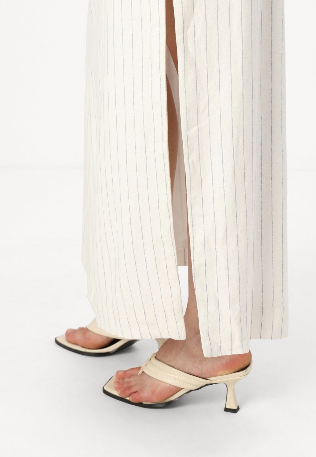 

Юбка макси COLUMN MAXI WHITE PINSTRIPE Abercrombie & Fitch, белый
