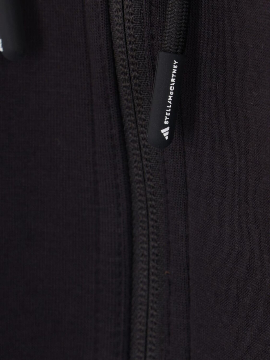 Укороченная толстовка с капюшоном adidas by Stella McCartney, черный — фото 3