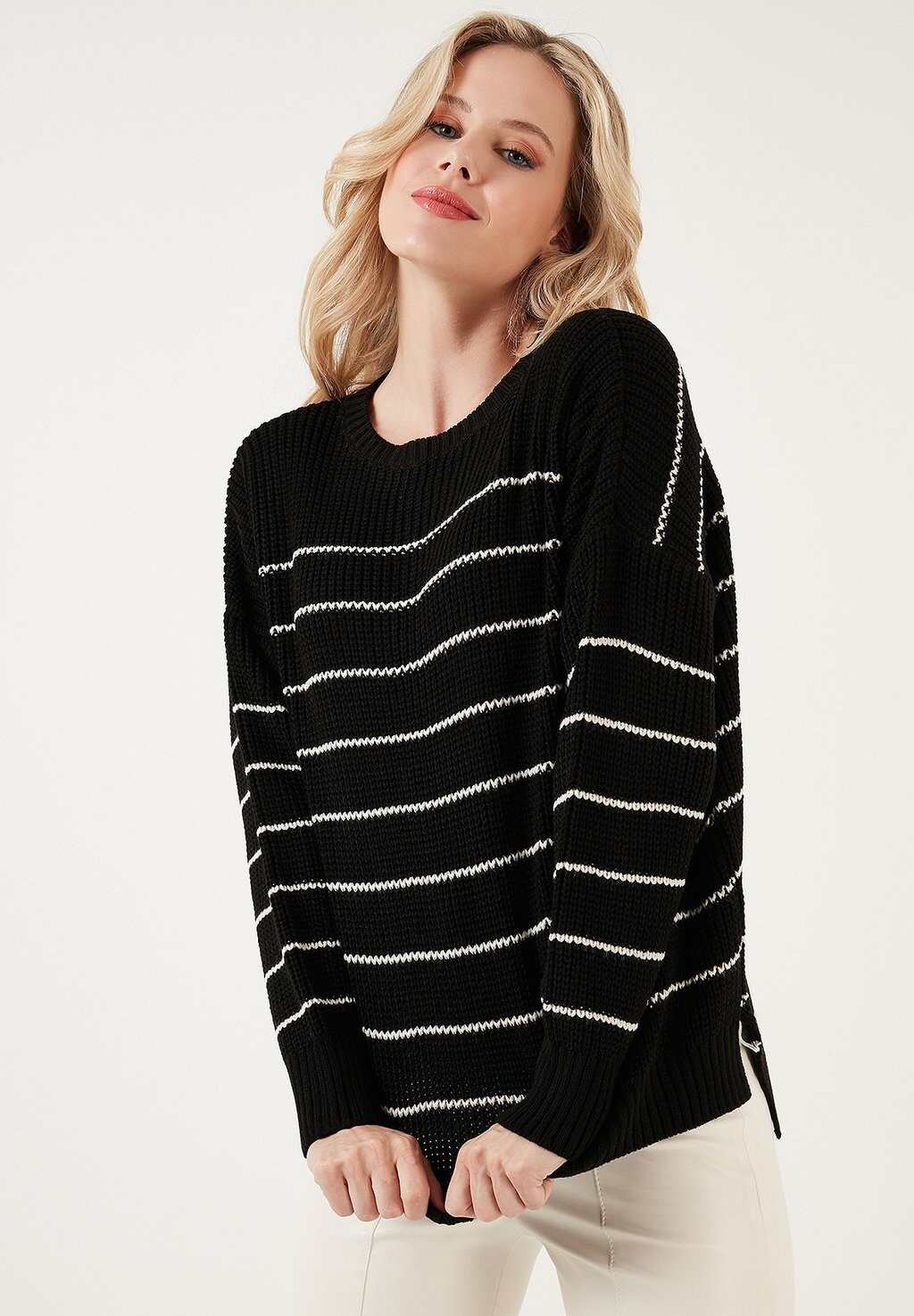 

Вязаный свитер LELA, цвет black cream