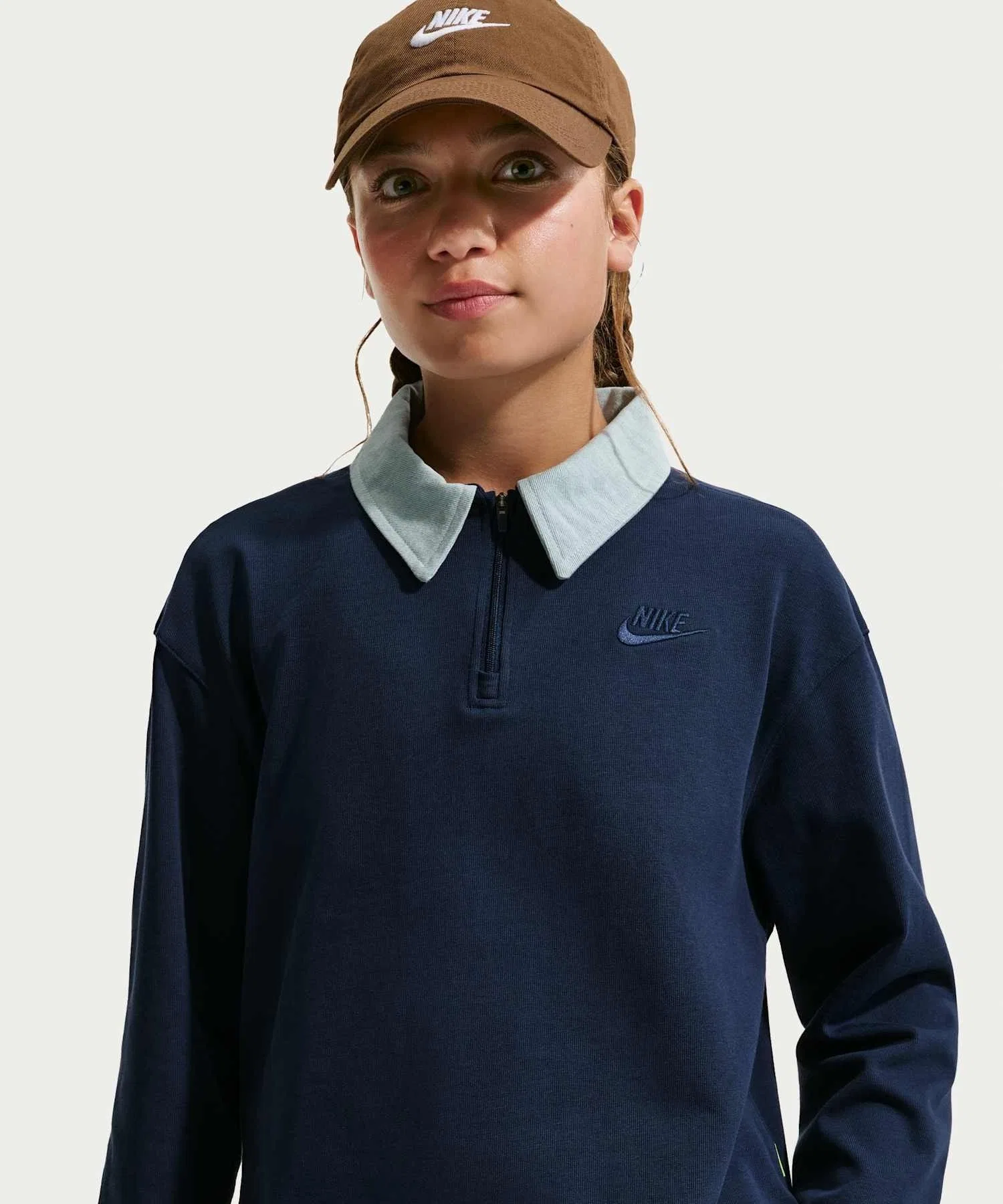 Поло с длинными рукавами Nike Sportswear Collection для девочек (младшая категория) / Поло с длинными рукавами Nike Sportswear Collection для девочек (старшая категория) IF2311-410, темно-синий