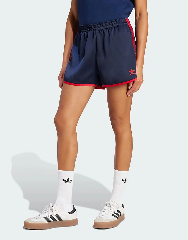 

Шорты-спринтеры adidas Originals с тремя полосками темно-синего и красного цветов