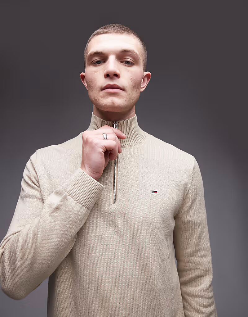 

Базовый джемпер Tommy Jeans с застежкой-молнией 1/4 бежевого цвета