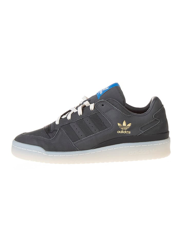 

Кроссовки на шнуровке adidas, черный