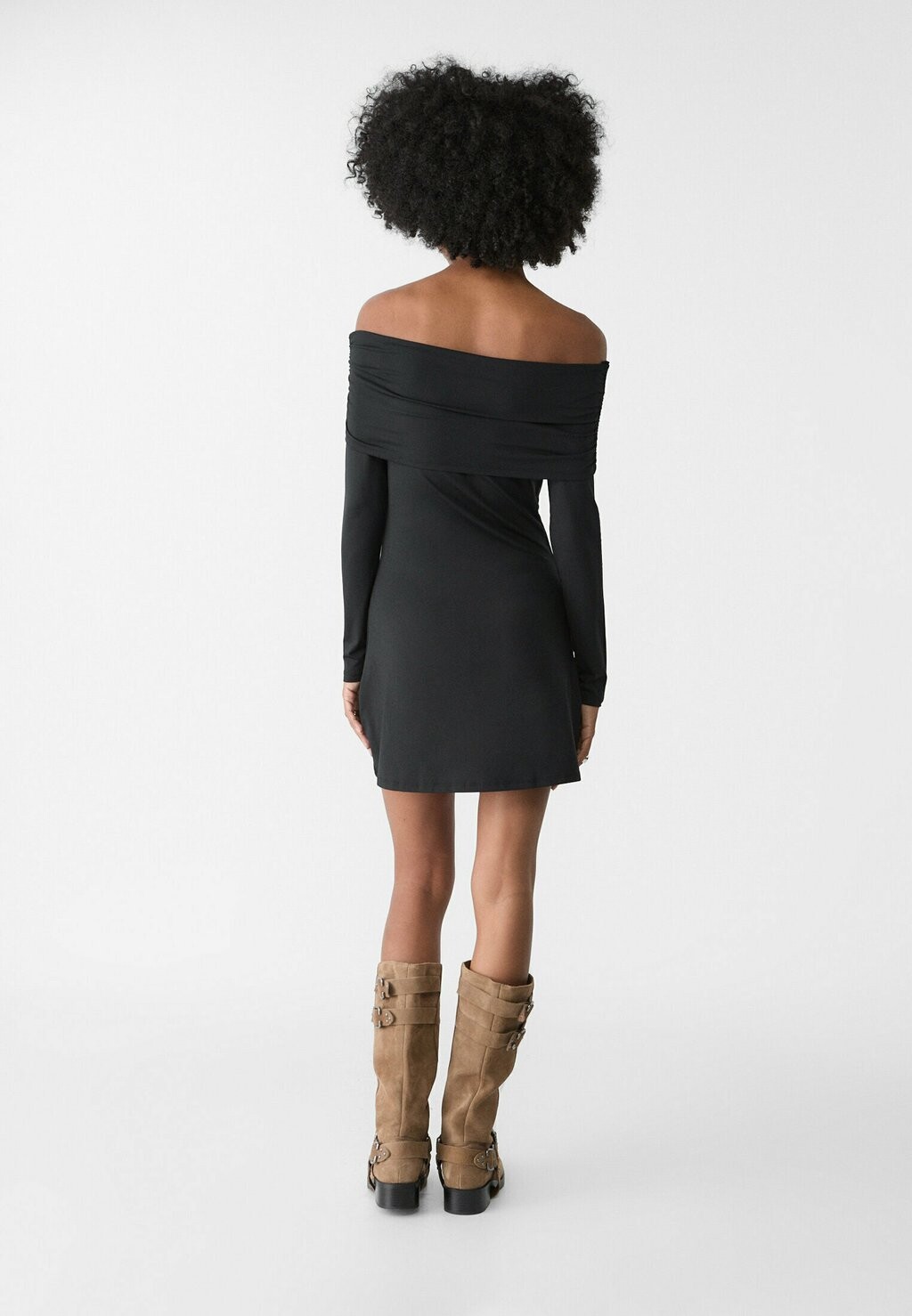 

Платье-футляр SHORT OFF-THE-SHOULDER Stradivarius, черный