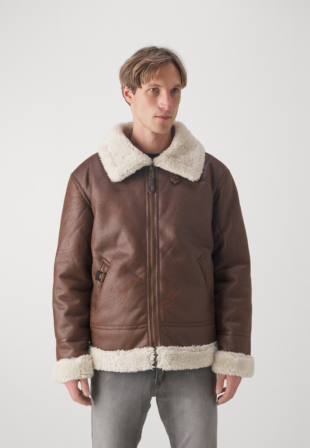 

Оболочка из синтетической кожи Alpha Industries, коричневого цвета., Коричневый, Оболочка из синтетической кожи Alpha Industries, коричневого цвета.