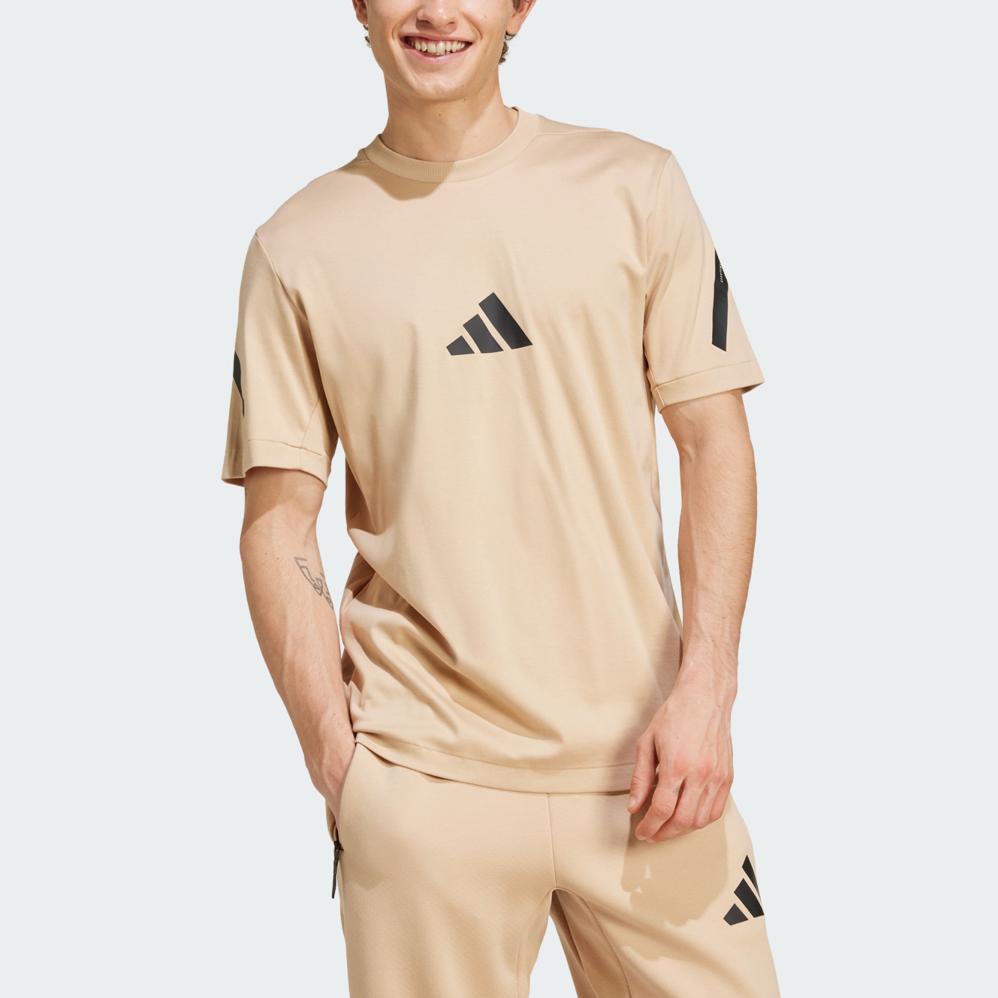 С футболкой AdiClub Z.N.E Adidas, Magic Light Umber — фото 3