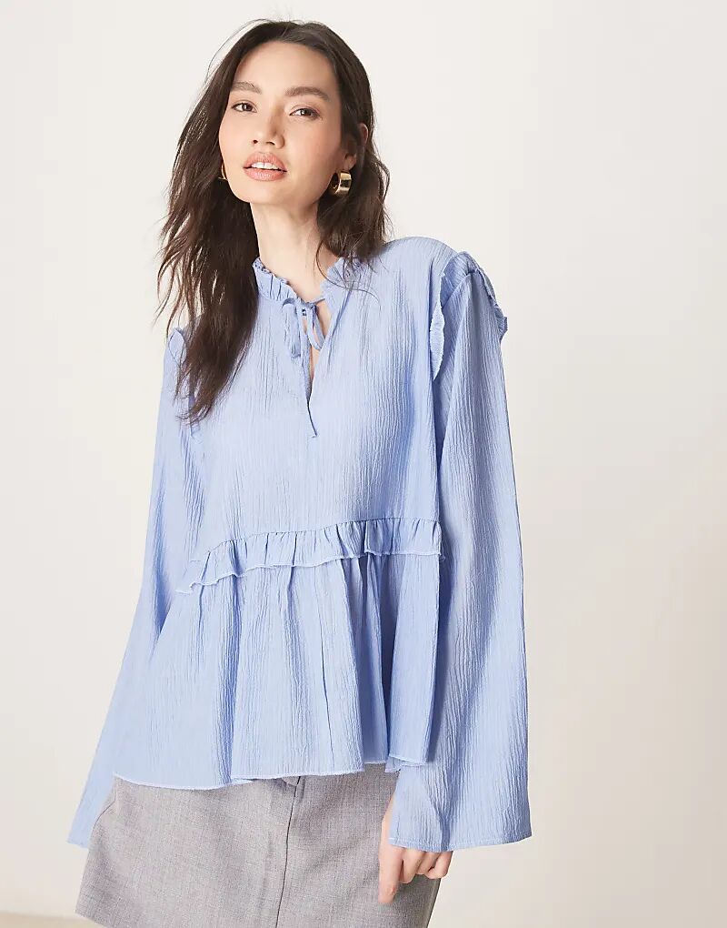 

Блузка с завязкой на шее и оборкой синего цвета ASOS DESIGN
