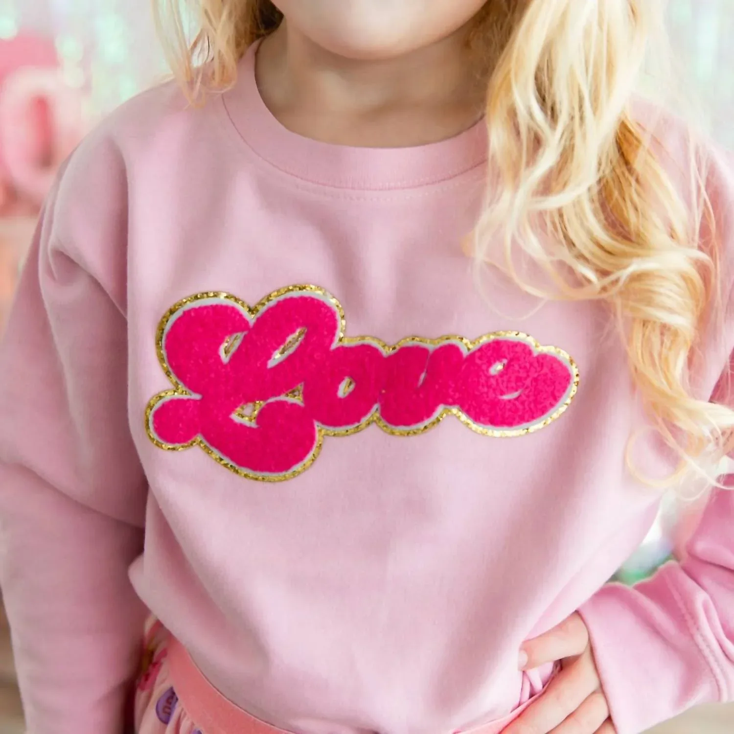 Детская толстовка Love Patch ко Дню святого Валентина, розового цвета Sweet Wink — фото 2
