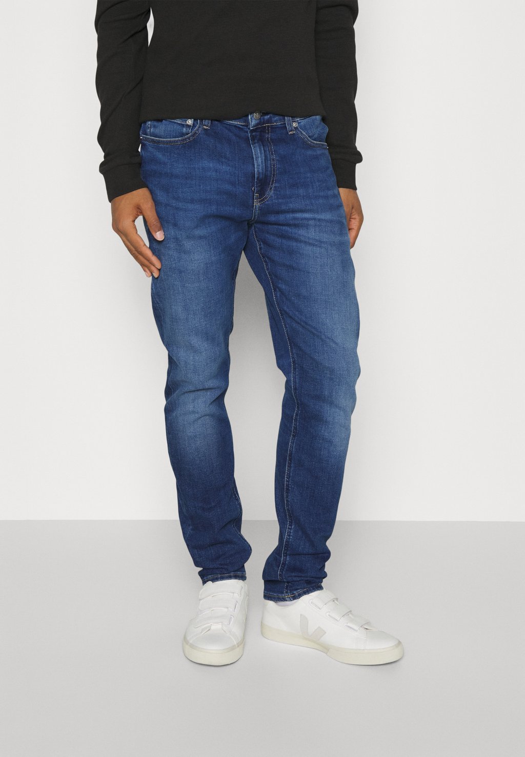 

Джинсы Tapered Calvin Klein Jeans SLIM TAPER, цвет Denim Dark