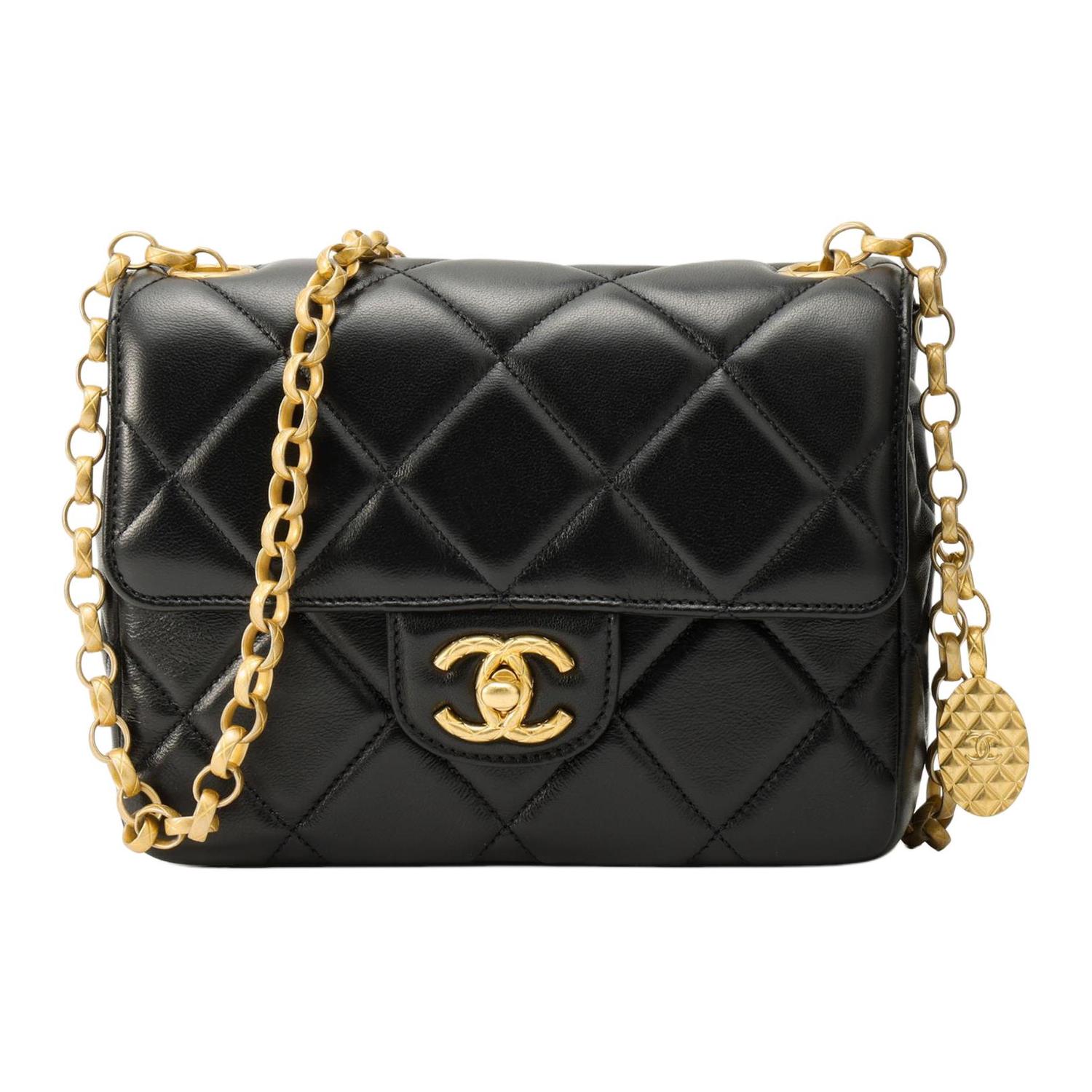 

Кожаный плечевой мини-клатч на цепочке черный CHANEL