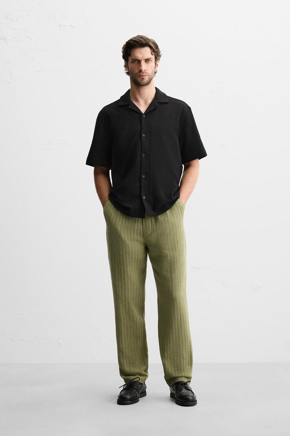 

Текстурированные брюки ZARA, цвет Moss green