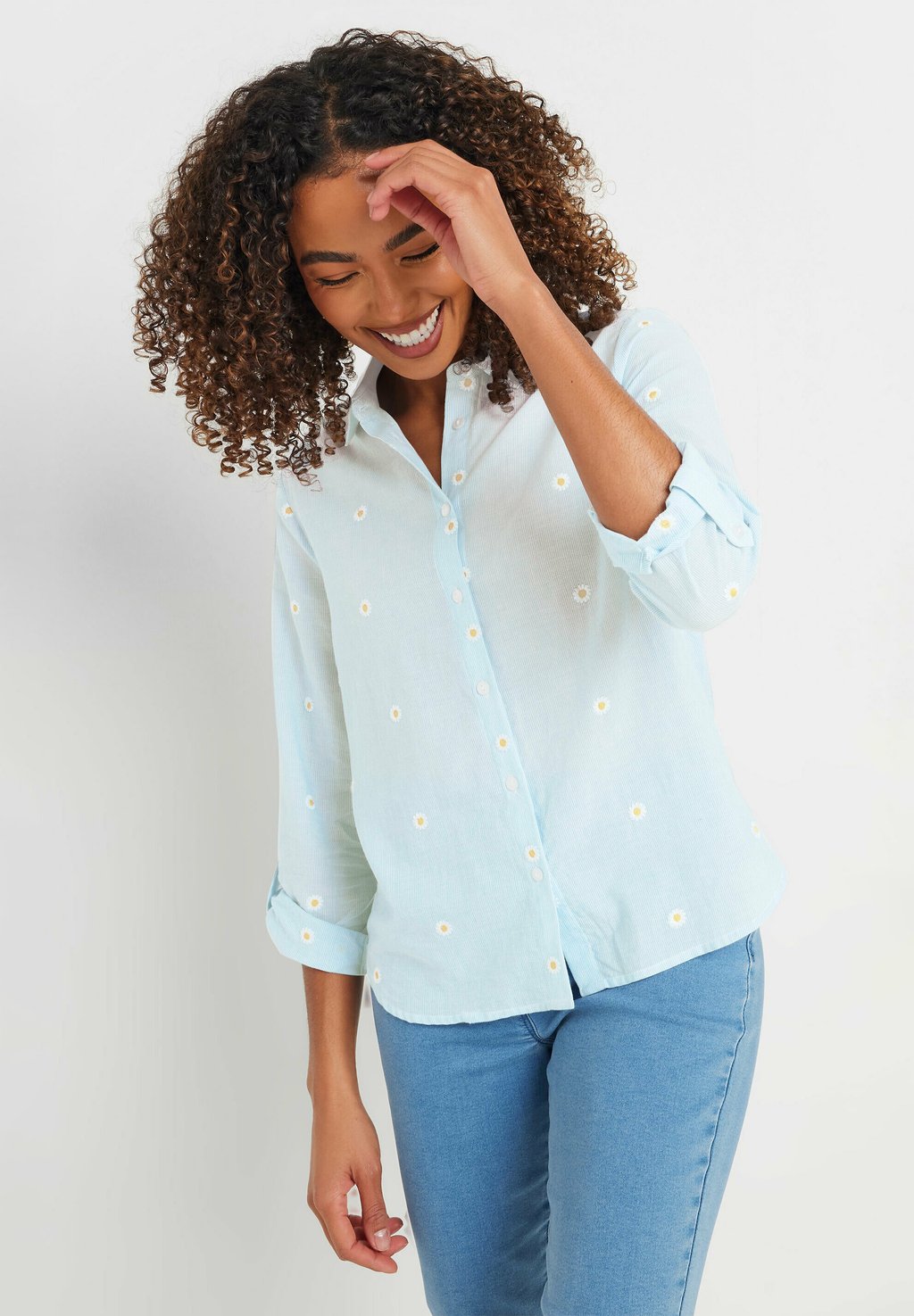 

Блузка на пуговицах DAISY EMBROIDERED M&Co, светло-голубой